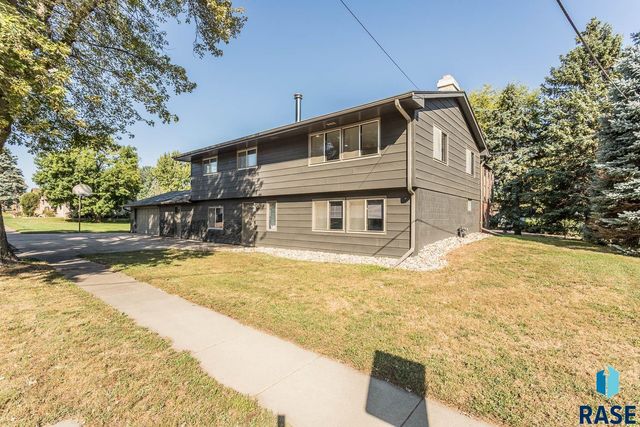 4412 E 20th St, Sioux Falls, SD 57103