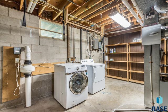 4412 E 20th St, Sioux Falls, SD 57103