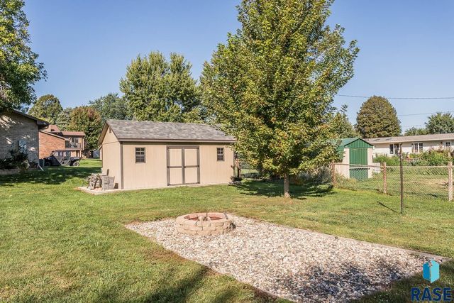4412 E 20th St, Sioux Falls, SD 57103