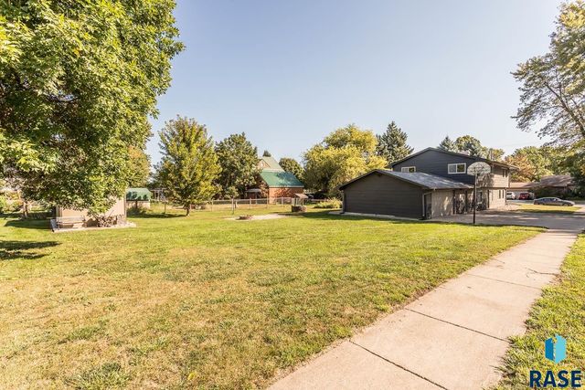 4412 E 20th St, Sioux Falls, SD 57103