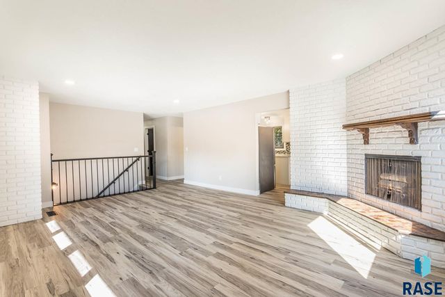4412 E 20th St, Sioux Falls, SD 57103