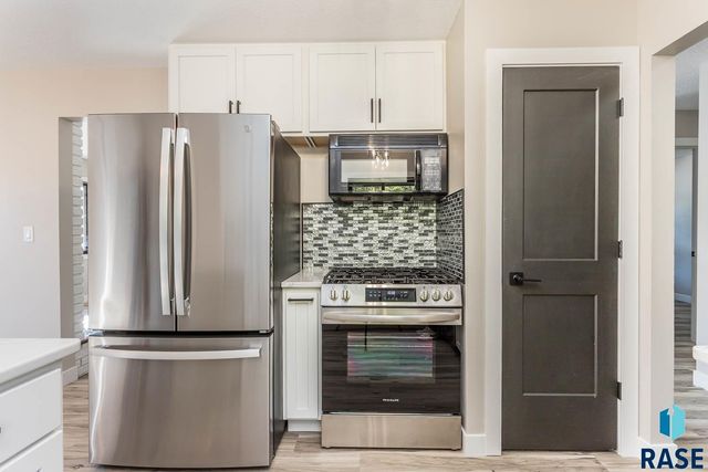 4412 E 20th St, Sioux Falls, SD 57103