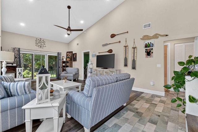 1646 SE Green Acres Circle F101, Port St. Lucie, FL 34952