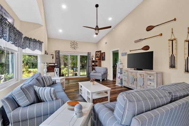 1646 SE Green Acres Circle F101, Port St. Lucie, FL 34952