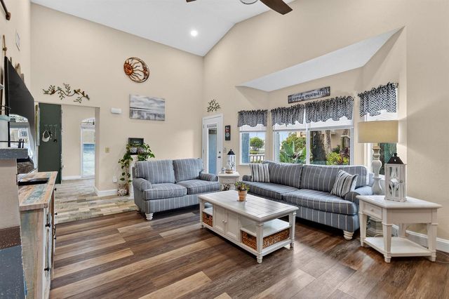 1646 SE Green Acres Circle F101, Port St. Lucie, FL 34952
