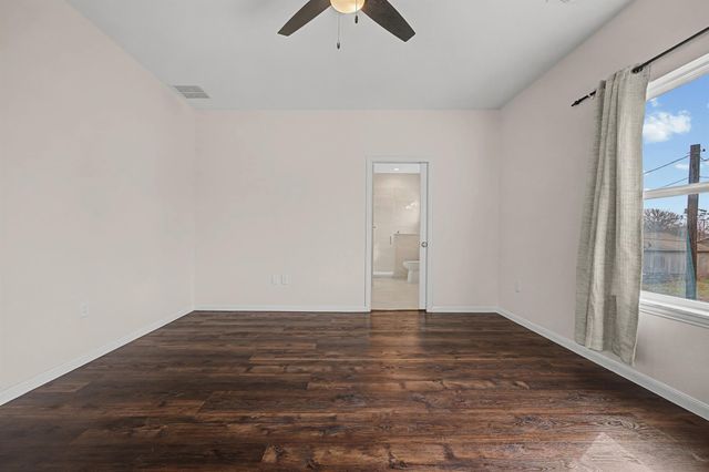 803 4th ST, Lockhart, TX 78644