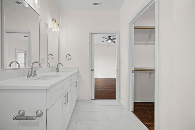 803 4th ST, Lockhart, TX 78644