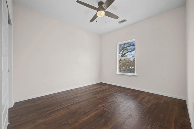 803 4th ST, Lockhart, TX 78644