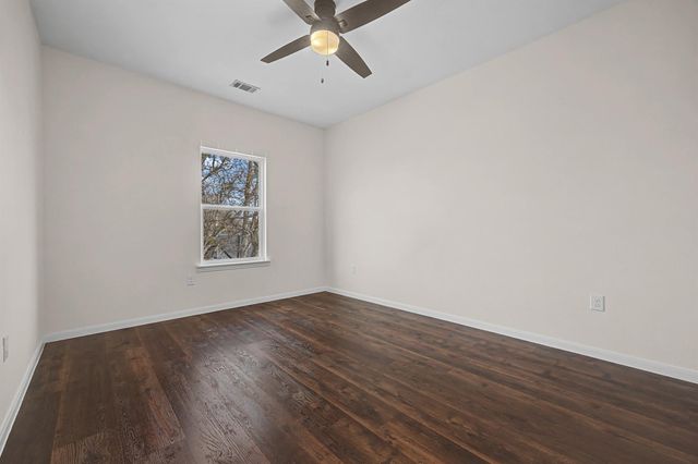 803 4th ST, Lockhart, TX 78644