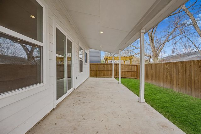 803 4th ST, Lockhart, TX 78644