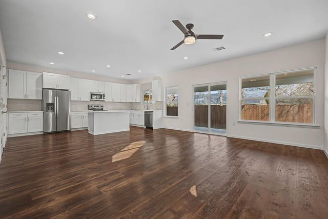 803 4th ST, Lockhart, TX 78644