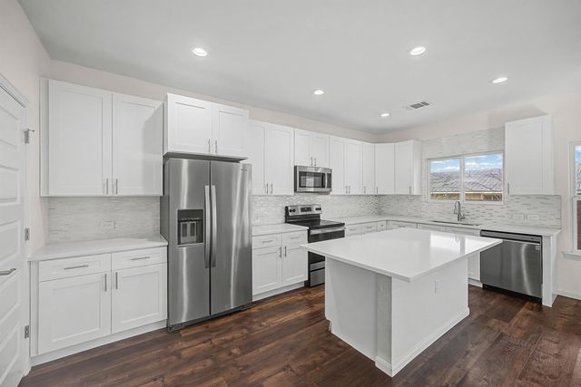 803 4th ST, Lockhart, TX 78644