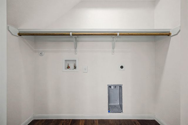 803 4th ST, Lockhart, TX 78644