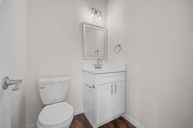 803 4th ST, Lockhart, TX 78644