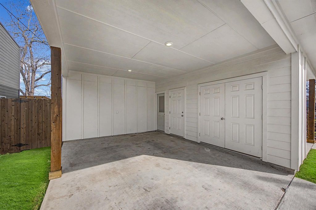 803 4th ST, Lockhart, TX 78644