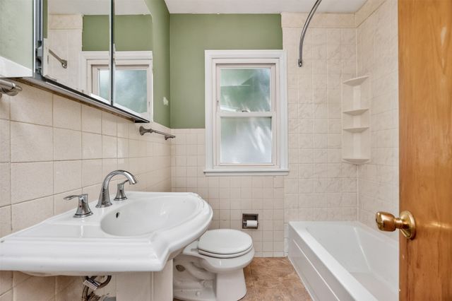 1820 62nd Street, Des Moines, IA 50322