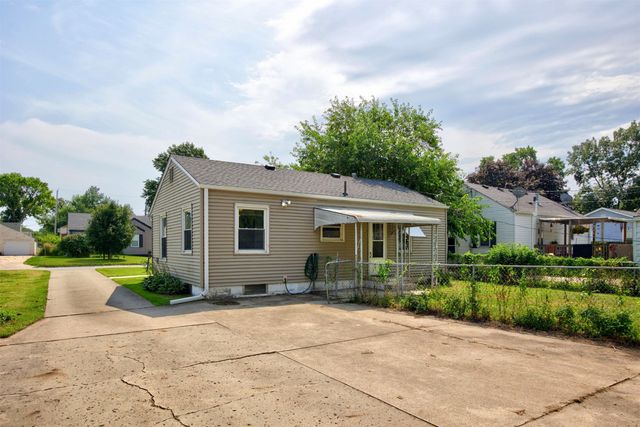 1820 62nd Street, Des Moines, IA 50322