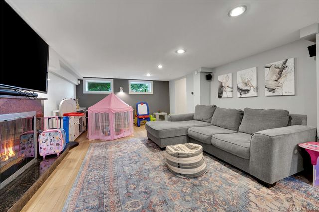 162 Florence Avenue, Thornwood, NY 10594
