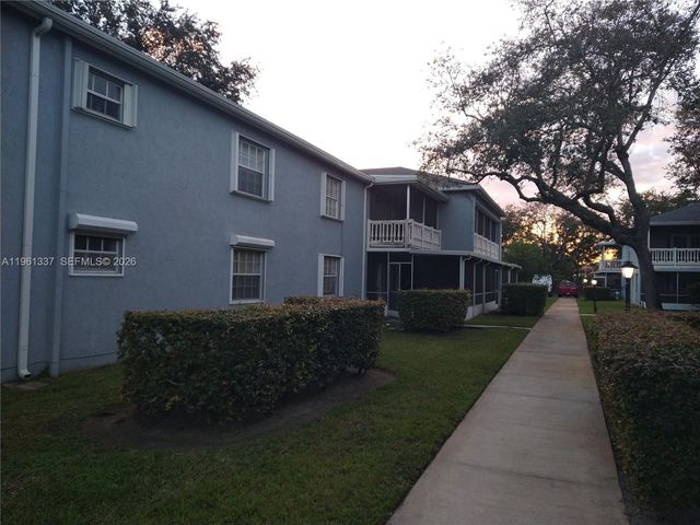 7554 Stirling Rd 105, Davie, FL 33024