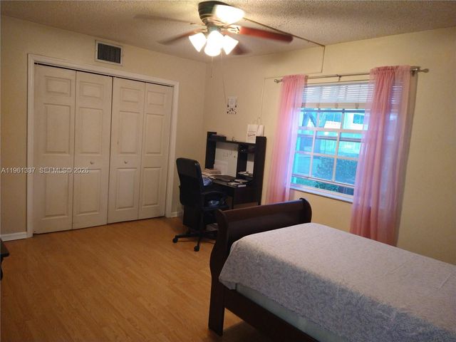 7554 Stirling Rd 105, Davie, FL 33024