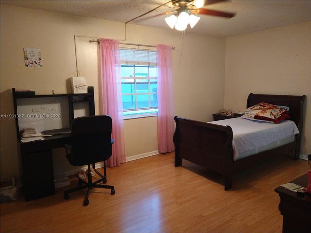 7554 Stirling Rd 105, Davie, FL 33024