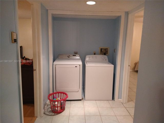 7554 Stirling Rd 105, Davie, FL 33024