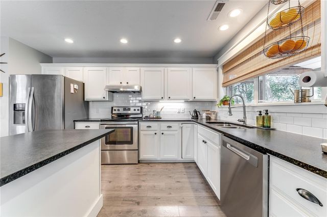 1770 N Hunters Ridge, Fayetteville, AR 72701