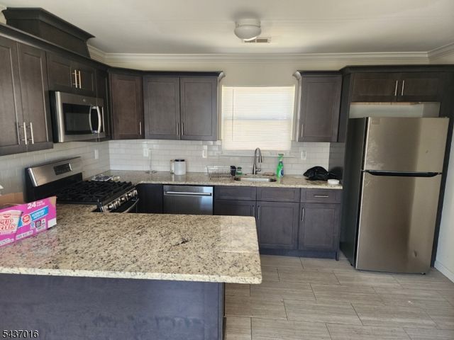 25 Amity St, Elizabeth City, NJ 07202
