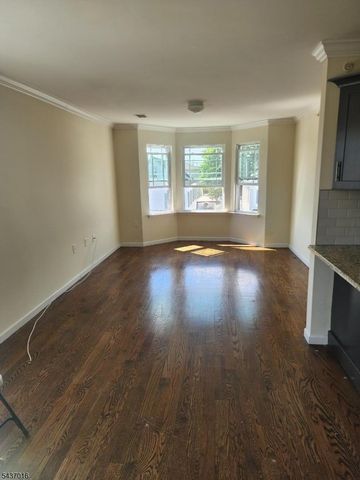 25 Amity St, Elizabeth City, NJ 07202