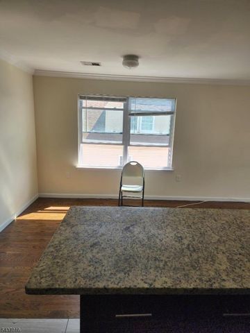 25 Amity St, Elizabeth City, NJ 07202