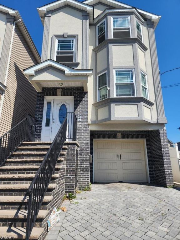 25 Amity St, Elizabeth City, NJ 07202