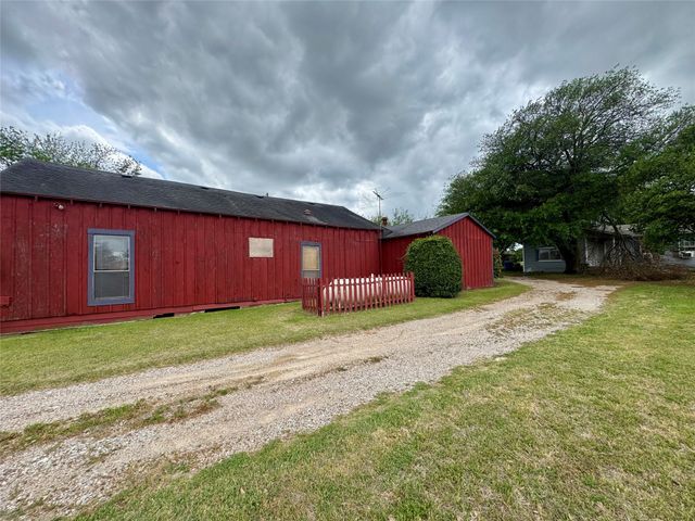 1321 Meadow Street, Desoto, TX 75115