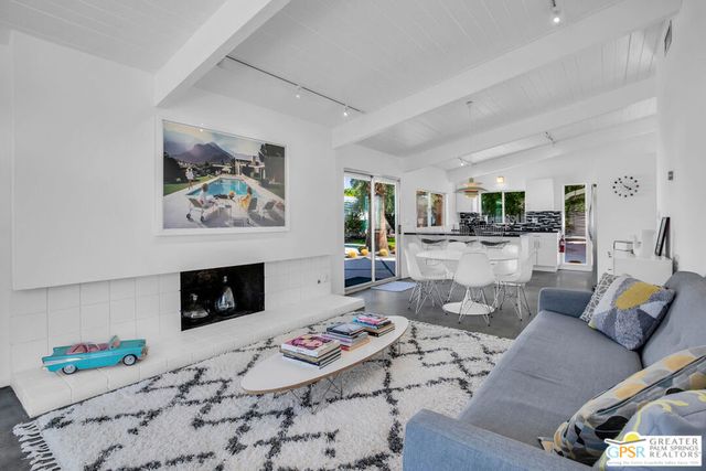 444 E Glen Circle, Palm Springs, CA 92262