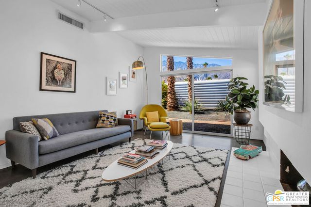 444 E Glen Circle, Palm Springs, CA 92262