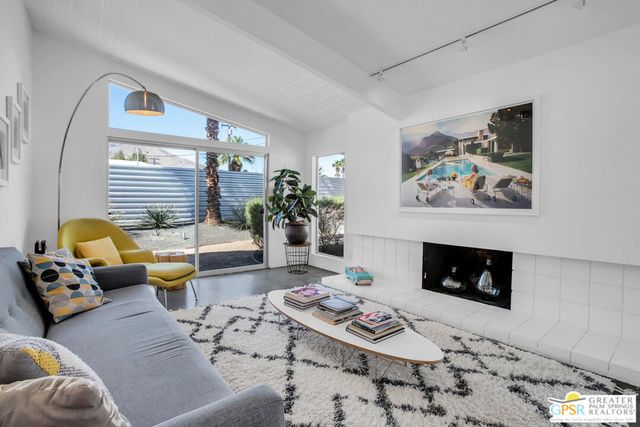 444 E Glen Circle, Palm Springs, CA 92262