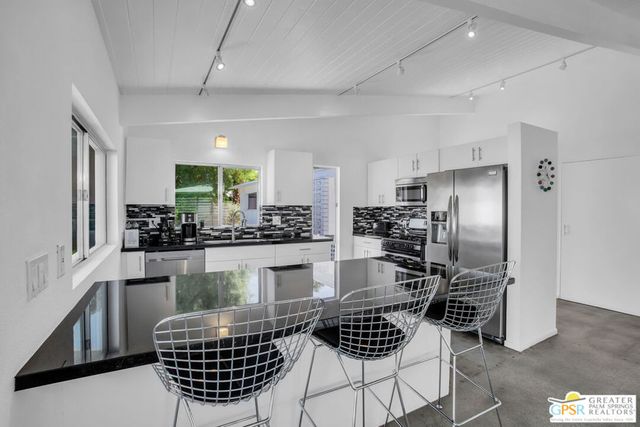 444 E Glen Circle, Palm Springs, CA 92262