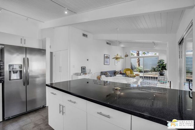 444 E Glen Circle, Palm Springs, CA 92262