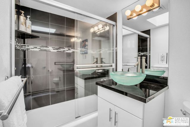 444 E Glen Circle, Palm Springs, CA 92262