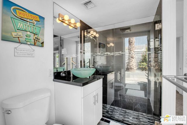 444 E Glen Circle, Palm Springs, CA 92262