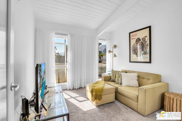 444 E Glen Circle, Palm Springs, CA 92262