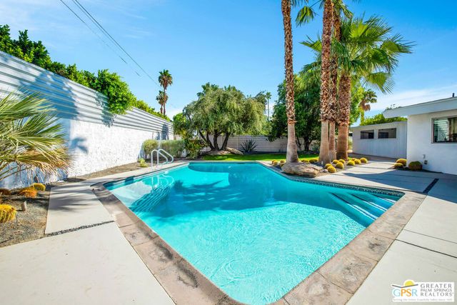 444 E Glen Circle, Palm Springs, CA 92262