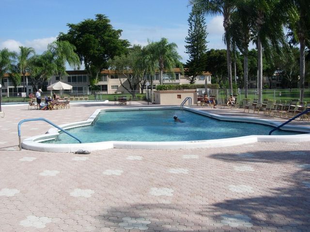17 Willowbrook Lane 106, Delray Beach, FL 33446