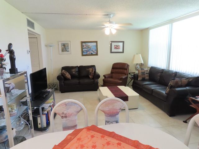 17 Willowbrook Lane 106, Delray Beach, FL 33446