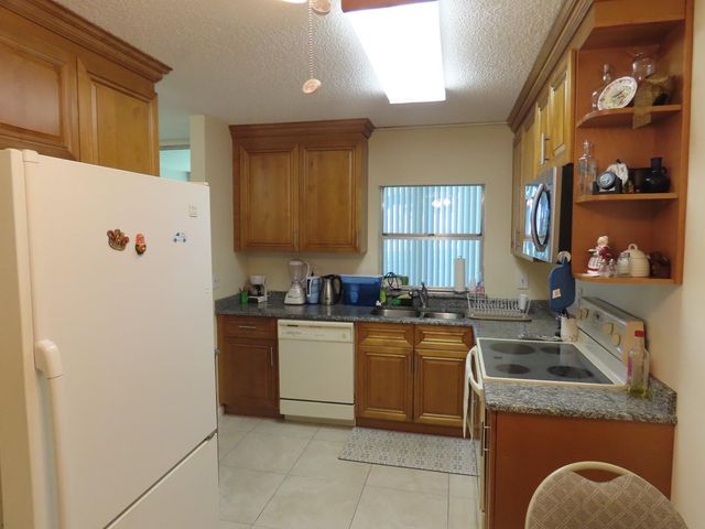 17 Willowbrook Lane 106, Delray Beach, FL 33446