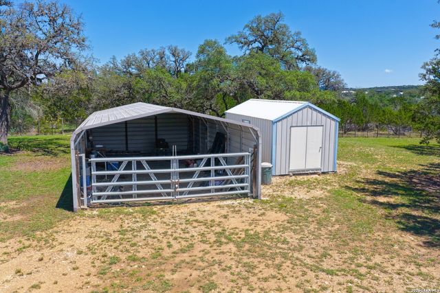 715 Old Orchard, Bandera, TX 78003