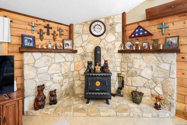 715 Old Orchard, Bandera, TX 78003