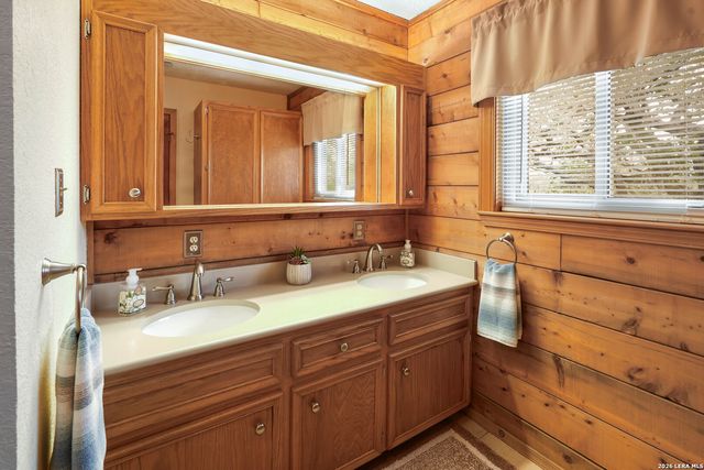715 Old Orchard, Bandera, TX 78003