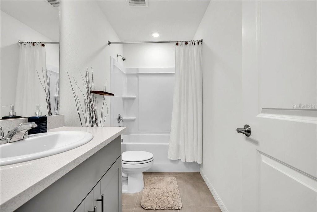 Image 40 of property listing at 16632 BERGAMO PLACE, Bradenton, FL 34211