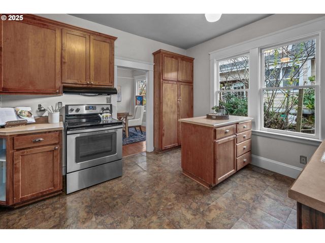 4426 N COMMERCIAL Ave, Portland, OR 97217