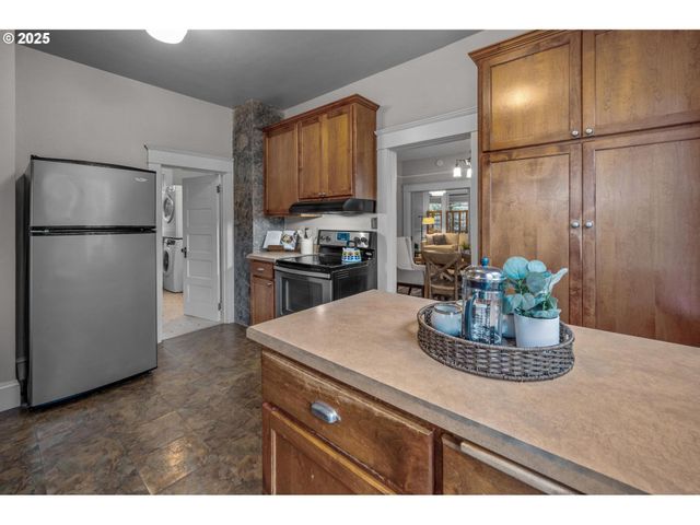 4426 N COMMERCIAL Ave, Portland, OR 97217